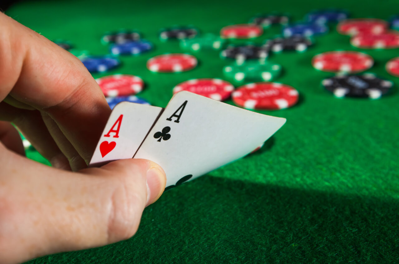 Online poker – How to start playing a live game?