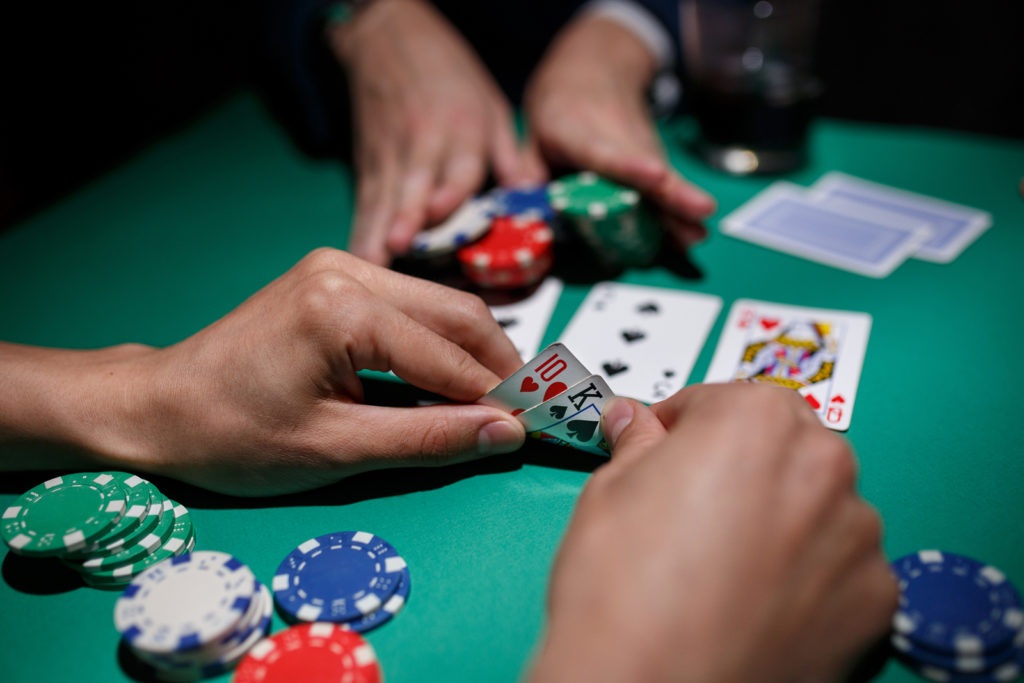 Features which have attracted lots of people to online poker site