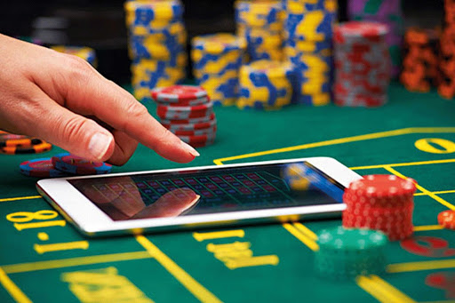 What are the most popular online gambling games?