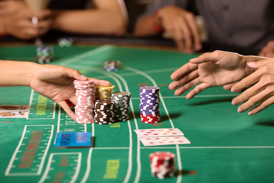 Why players should consider playing baccarat more than other card games?