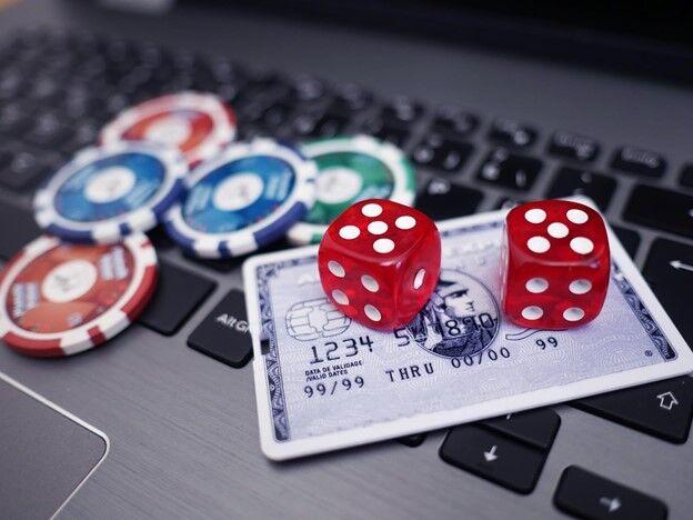 The growing rise in the gambling industry – why are people moving to online casinos?